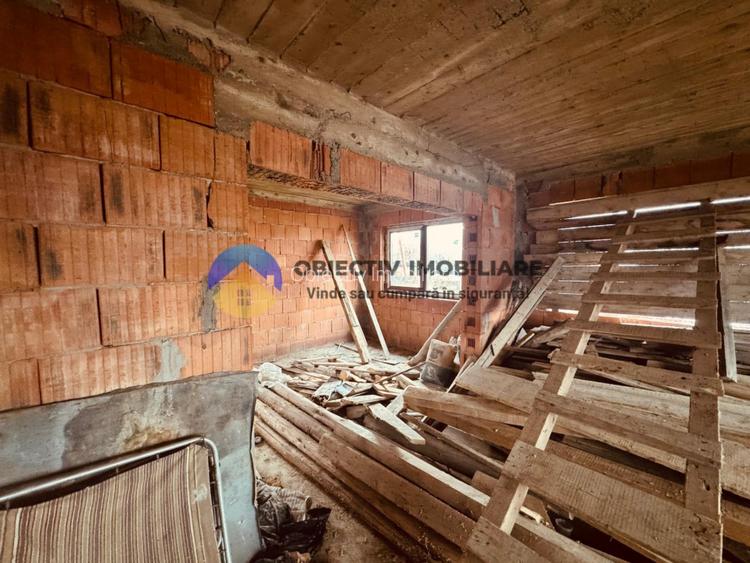 Vila la rosu  + teren 500 mp de vanzare – Zona Fermelor - 17