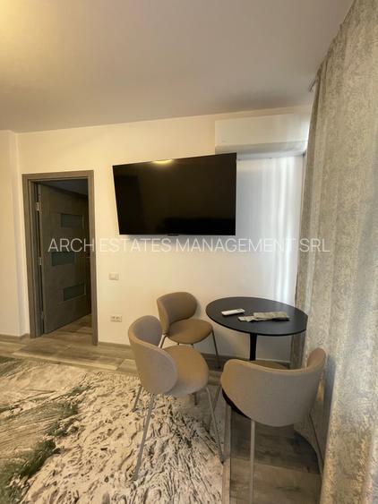 Piata Romana, Coloane, Metrou - 6