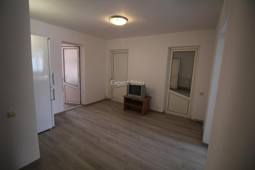 INCHIRIEZ apartament 4 camere , renovat,zona Strand - 9