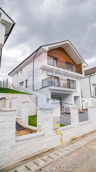 Casă / Vilă cu 4 camere de vânzare - 5