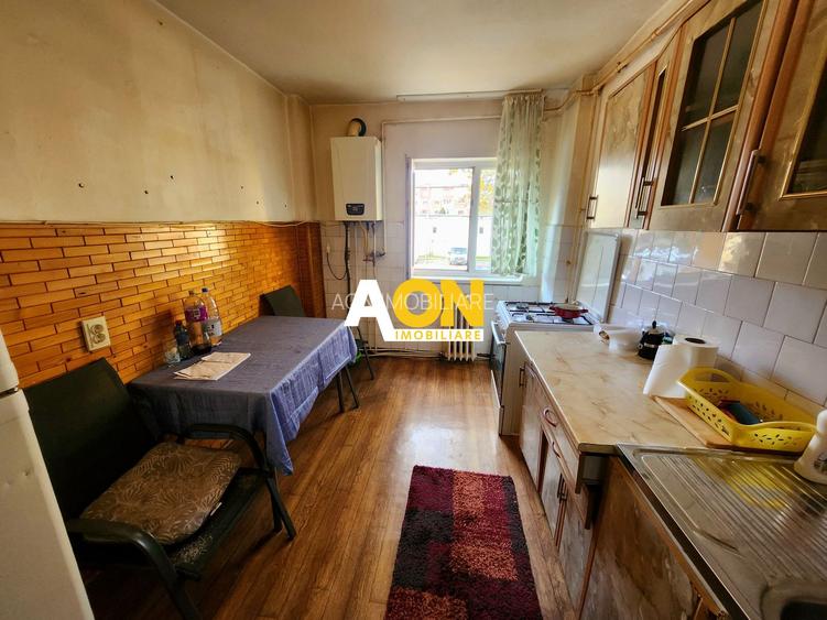 De vanzare apartament 3 camere, etaj 1, Cetate - 7