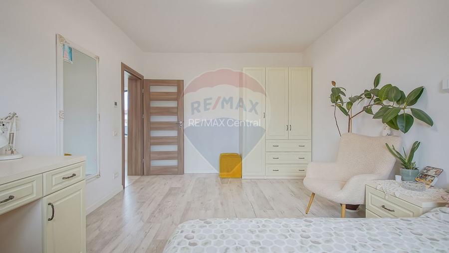 Casă premium cu 270 mp utili, 7 camere ,curte generoasă în Bartolomeu - 35