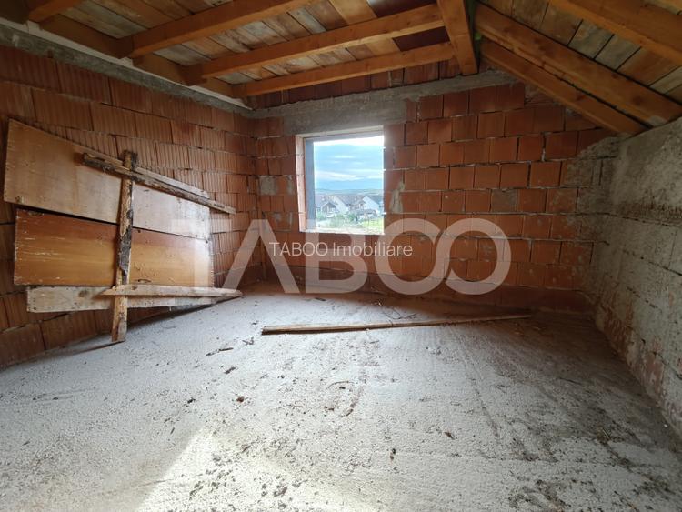 Casa intabulata 5 camere 3 bai - pivnita - terasa - COMISION 0 - 7