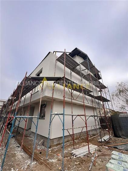 Casa Tip Duplex P+1+M cu 5 camere - 4 bai, 180 MPU, Teren - 190 MP - Comision 0% - 23