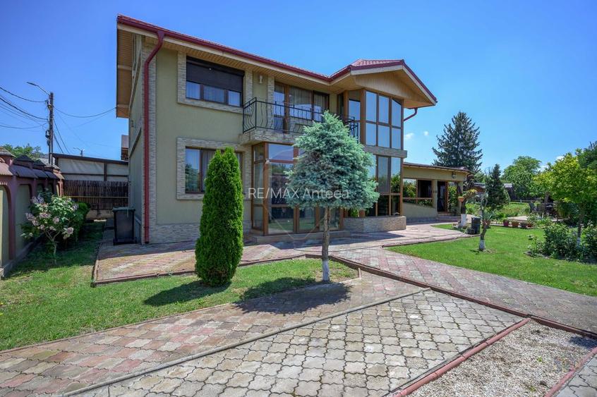 Vilă spațioasă cu teren generos, grădină și anexe, Brănești - 9