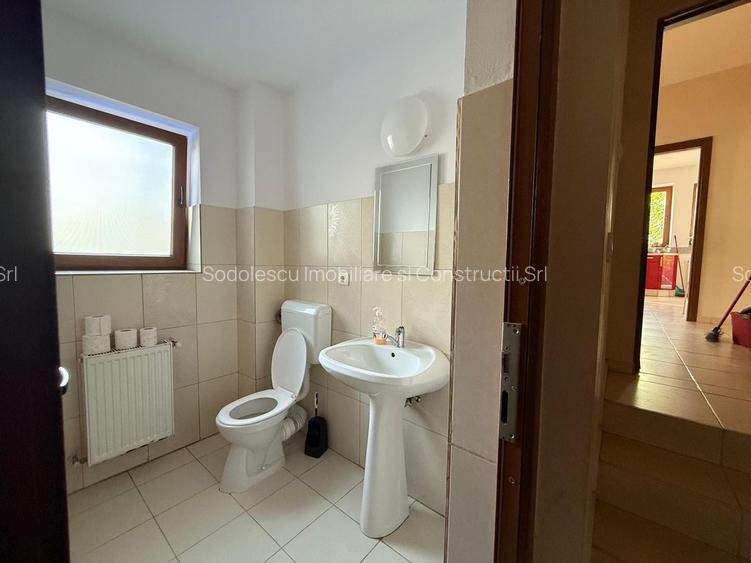 Casa spatioasa,perfecta pentru locuit sau investitie - 17