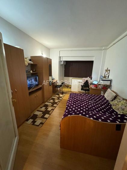 De vanzare Apartament  2 camere P-ta Sfintii Voievozi- Victoriei - 2