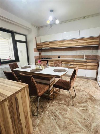 Apartament 3 camere decomandat,  mobilat, utilat modern, zona Coresi, Tractorul, - 2