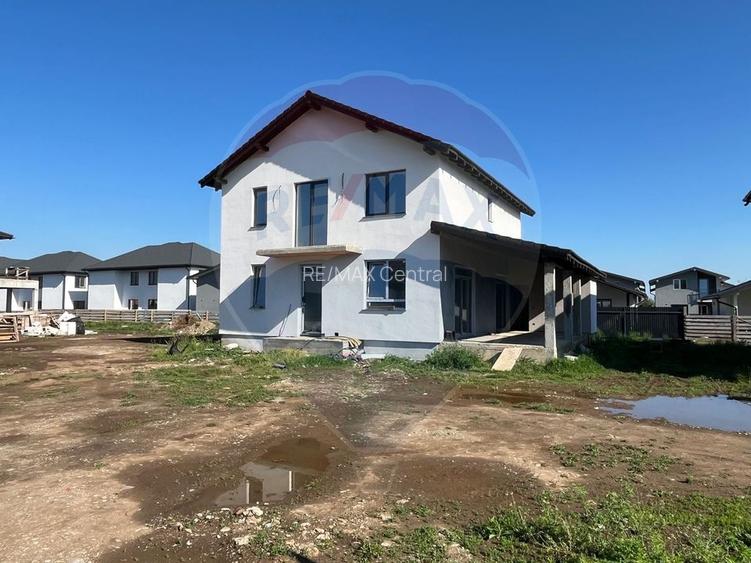 Casă Individuală în Cartierul Izvor - 2