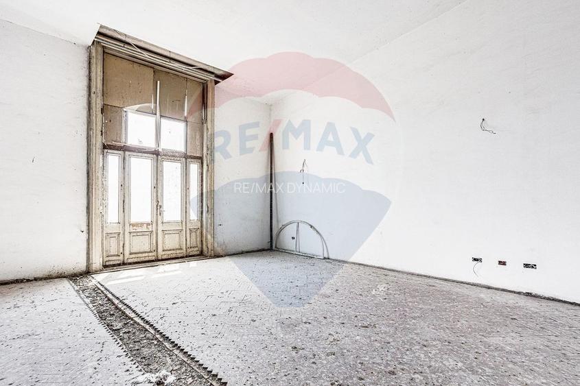 Apartament spatios de vanzare in Palatul Neuman, ultracentral. - 4