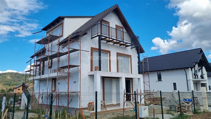 Vila  de 9 camere , zona Sanpetru - 4