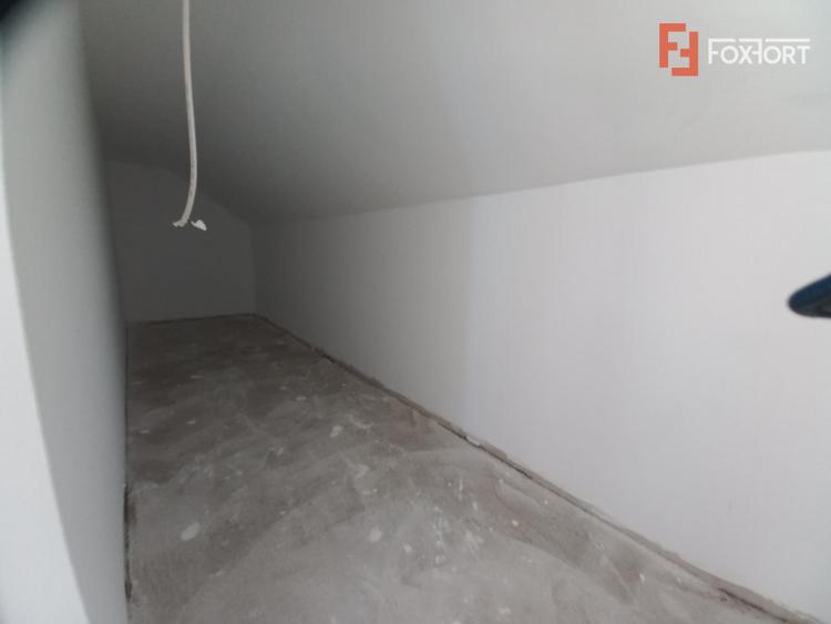 Duplex cu 4 camere, teren individual de 259 mp si terasa de 20 mp, in Plopi