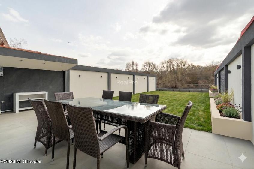 Iancu Nicolae - Vila high-end pe malul lacului, Gradina cu Ponton - 15