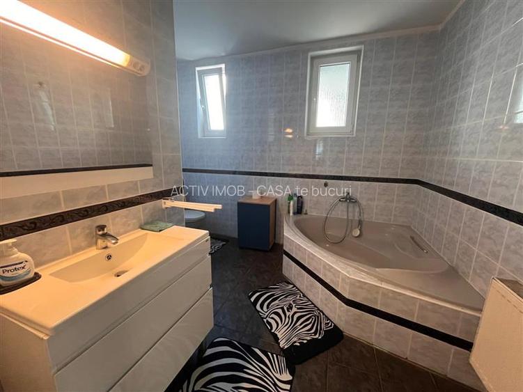Lugoj,  Vila de Vis Cu Piscina, 440 Mp. Construiti, 820 Mp. Teren - 31