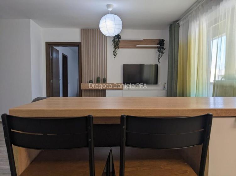 Apartament 3 camere, spatios, zona Coresi - 2