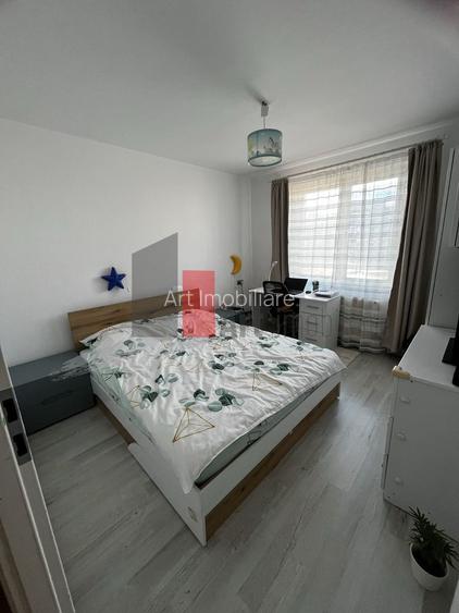 Vindem apartament 3 camere la P-ta Gorjului-centrala proprie - 2