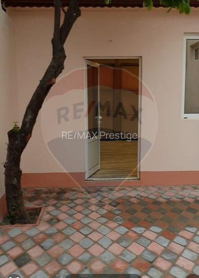 Casă cu două corpuri, ideală pentru firmă, Vitan - 16