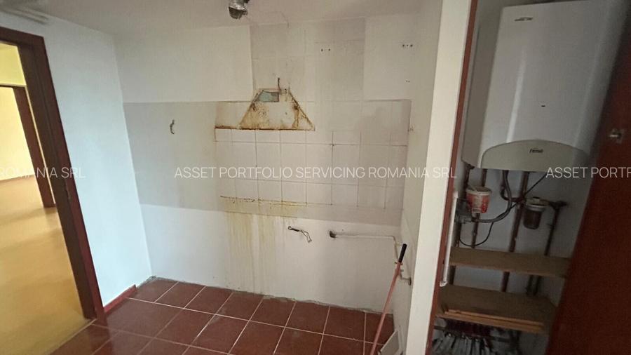 Apartament 3 camere S4 str Savinesti - 12