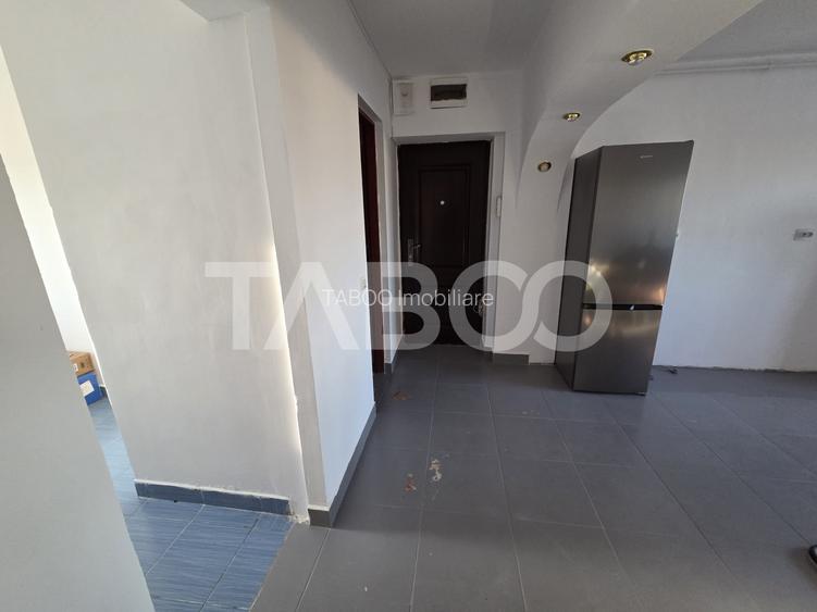 Apartament de vanzare 4 camere decomandat 80 mp utili zona 1 Decembrie - 7