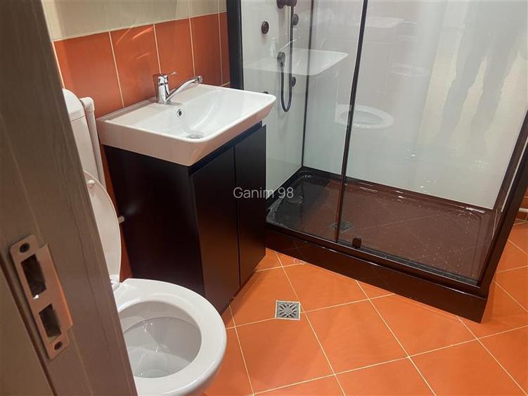 Apartament 3 camere de inchiriat , zona Scoala nr 2- Piata Moldovei decomandat , - 16