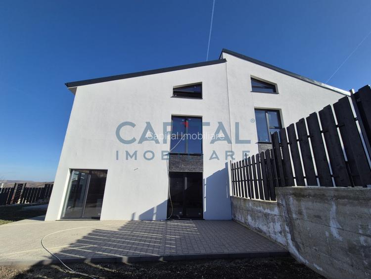 Case cu arhitectura nordica, garaj, panouri fotovoltaice, central Dezmir - 4