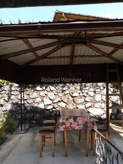 Locuință cu priveliște: Casă bifamilială într-o locație liniștită!!!Privat!!! - 13