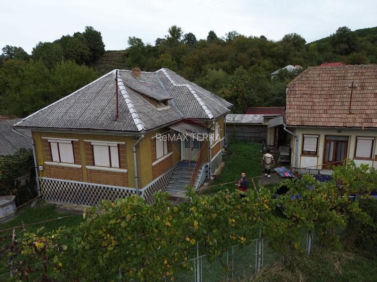 Casă din caramida cu 4 camere de vânzare in Bucumi MM langa DN - 7