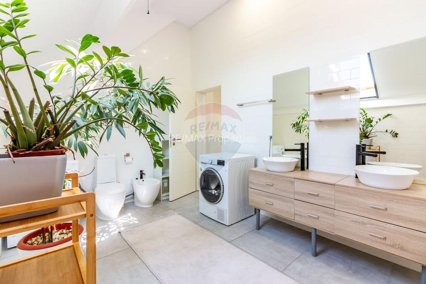 Casă / Vilă cu 5 camere de vanzare, Laguna Albastra, str. Fermei - 15