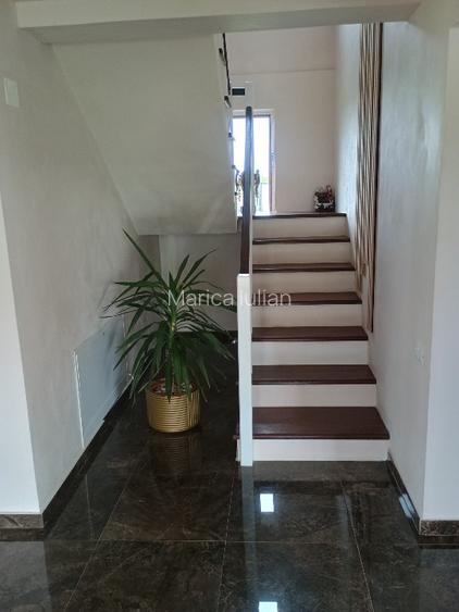 Casa cu etaj,2 terase +garaj - 10