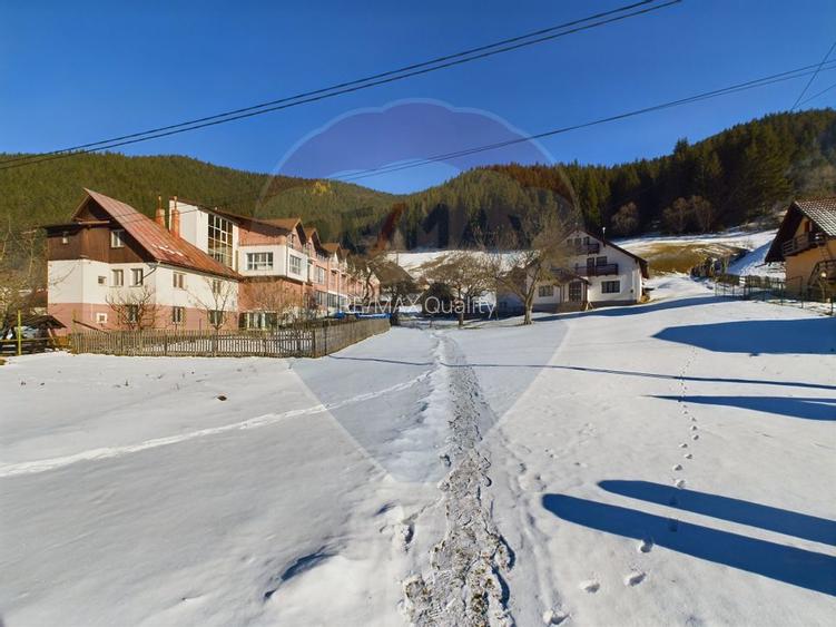 Vila / Pensiune / Camin / Azil seniori, zona superba Moeciu, parcare - 10