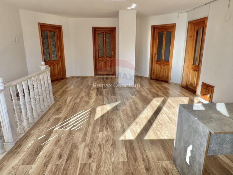 Casă / Vilă cu 6 camere de închiriat în zona Iosia - 8