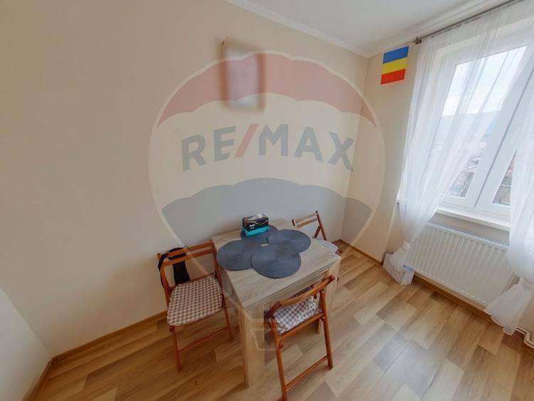 Apartament cu 3 camere de vânzare