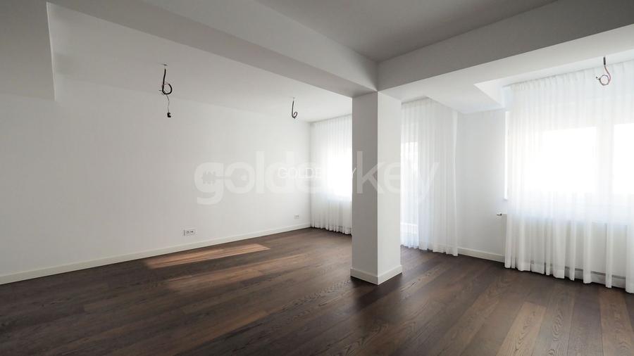 Vilă cu 7 camere, 4 bai | renovata integral 2020 | strada privata - 16