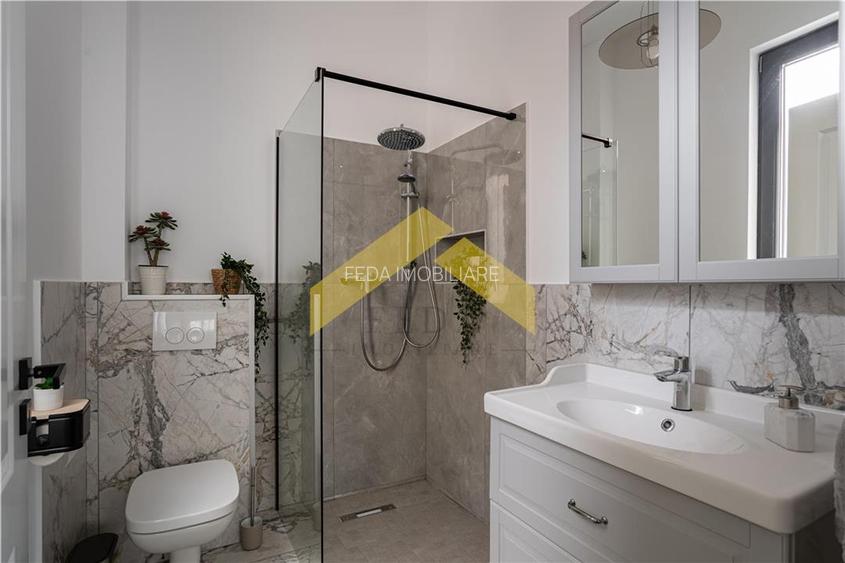 Casa la sol de lux in Mandruloc - 12