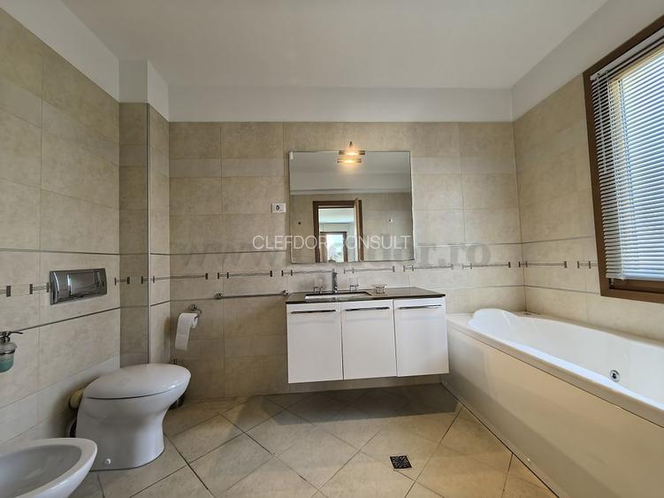 Vila de Lux in apropiere de British School - 15