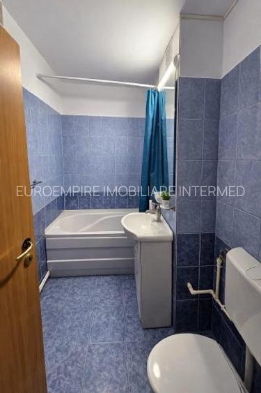 Apartament cu 3 camere, decomandat, zona POARTA 6 - 2