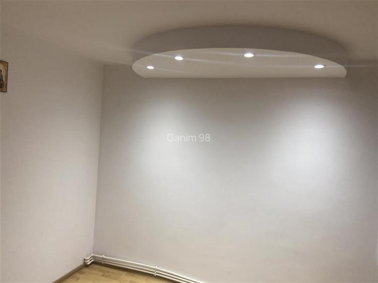 Apartament 3 camere de inchiriat , zona Scoala nr 2- Piata Moldovei decomandat , - 12