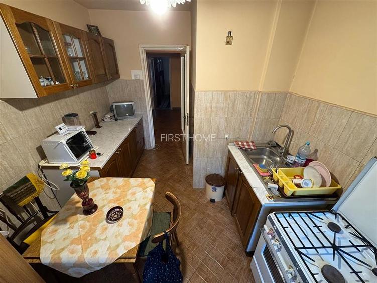 Apartament 3 camere, etaj 1, zona Garii , decomandat, parcare - 3