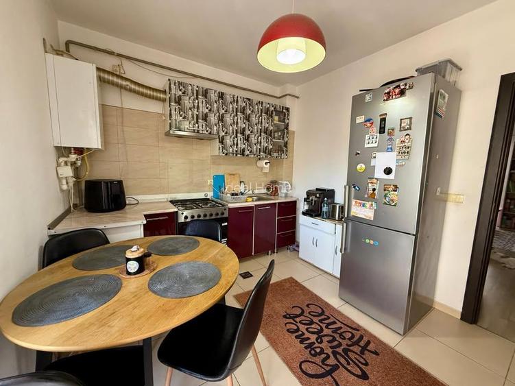 Apartament 3 camere decomandat - etajul 2 - loc de parcare - geam la baie - 5