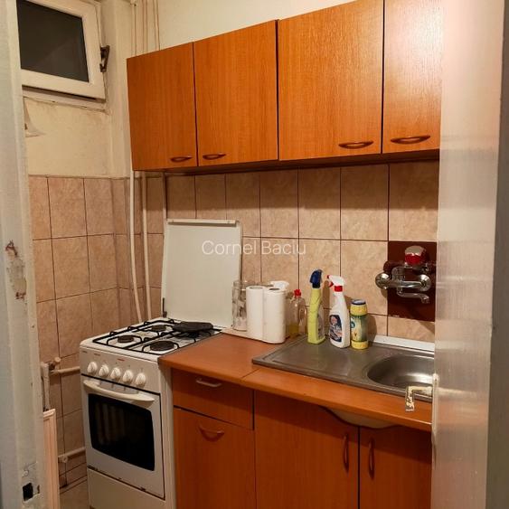 Închiriez garsonieră confort 1. - 4