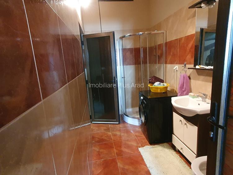 Vand apartament la casa ultracentral 3 camere etaj 1 - 13