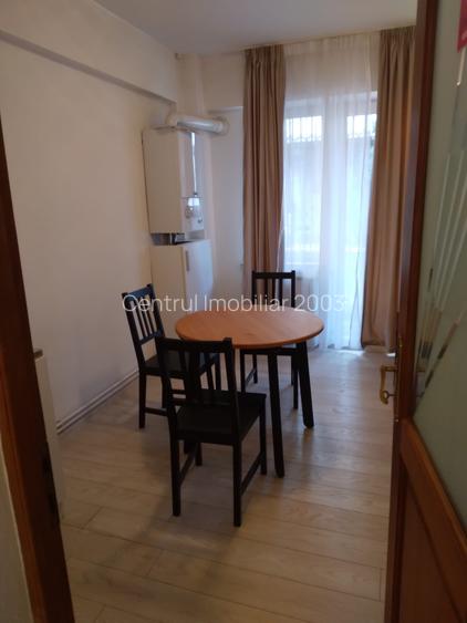 Dorobanti, Televiziune, parter inalt cu 2 balcoane, bloc de 3 etaje 1995 - 5