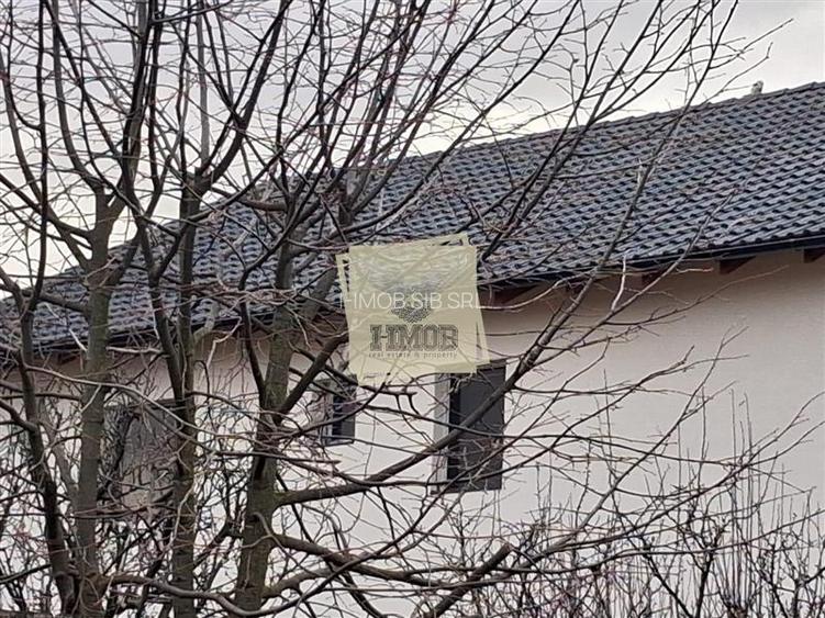 Casa cu 3 camere 2 bai si terasa in Cristian - 4