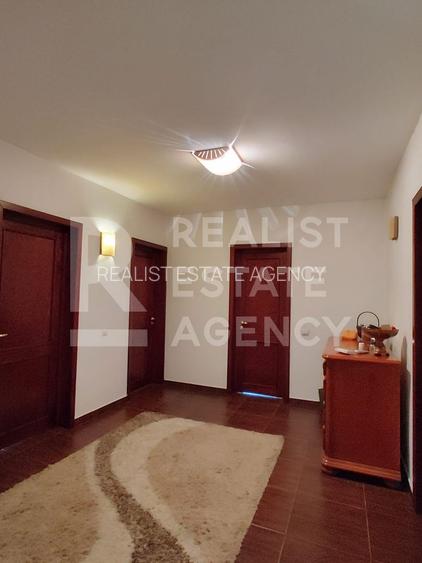 Vilă individuală 430 mp utili, teren 2.000 mp, panouri solare - 7