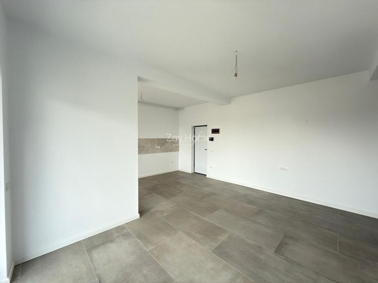 FINALIZAT. Etaj 1. Bloc la asfalt. Balcon mare. Loc de parcare. - 4