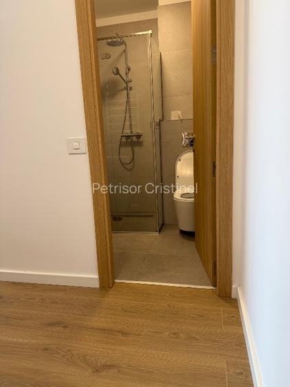 Ofer spre închiriere apartament 3 camere și 2 locuri parcare Parcului 20 - 12