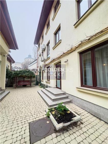 Piata Unirii | Cladire moderna | Versatila | Curte - 33