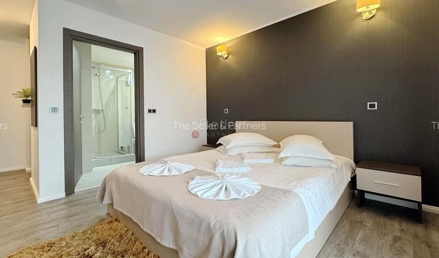 Priveliste spre masivul Postavarul - 7