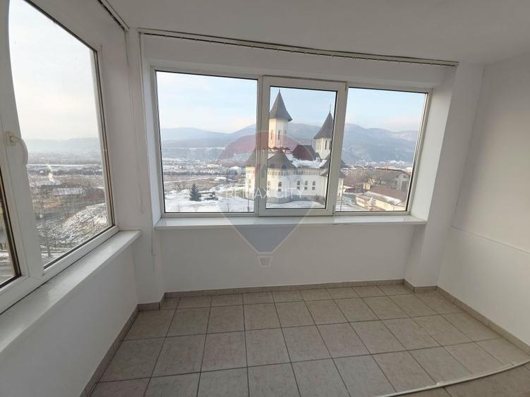 Apartament cu 2 camere de vânzare în zona 1 Mai - 6