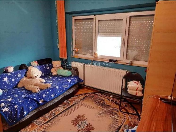 Etaj 3 , Decomandat 2 cam 53mp zona Bis Sf.Gheorghe -Garii - 4